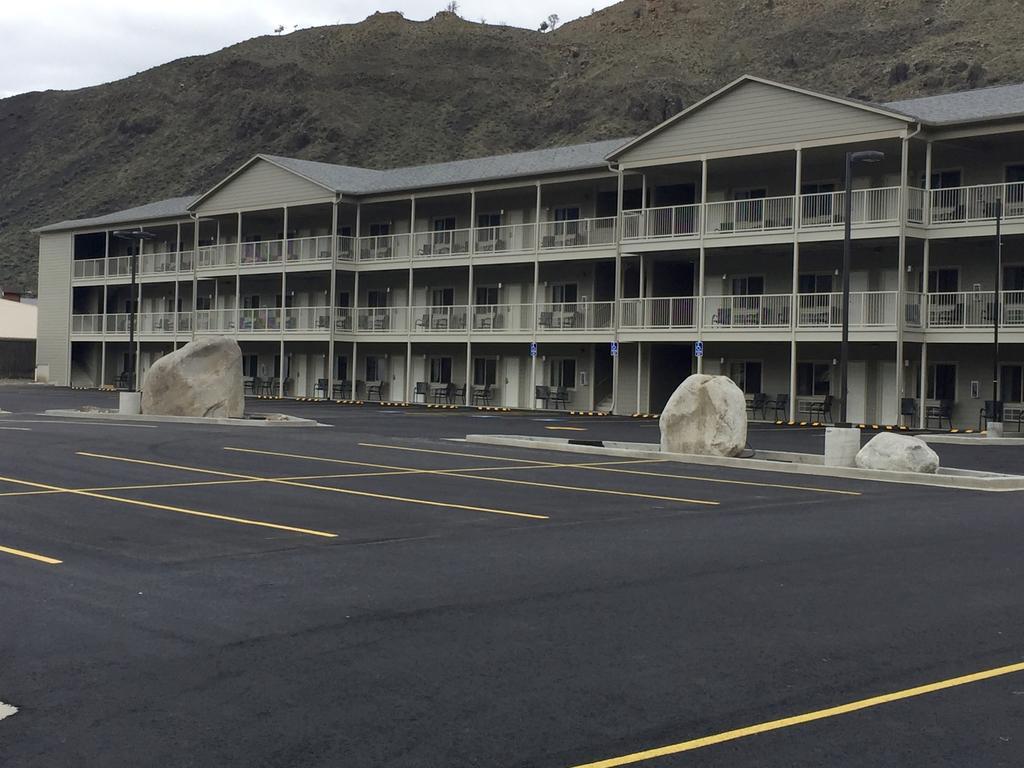 Yellowstone Big Rock Inn Gardiner Exteriör bild