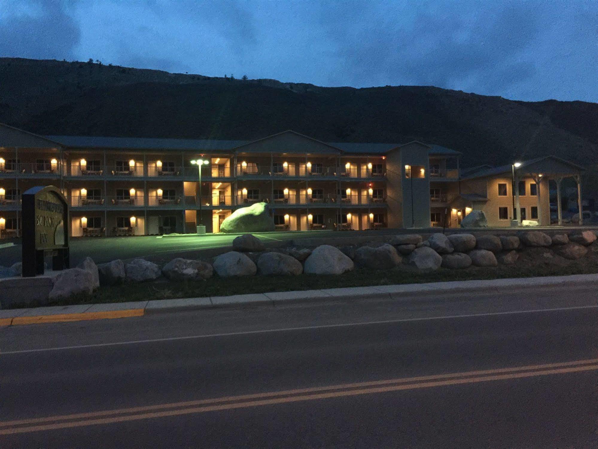 Yellowstone Big Rock Inn Gardiner Exteriör bild